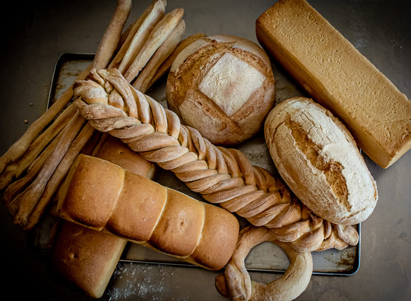 Pane fatto in casa con grani antichi